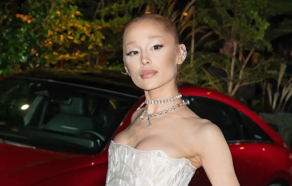 Pourquoi Ariana Grande a mis son nom complet (Ariana Grande-Butera) dans les crédits du film « Wicked »