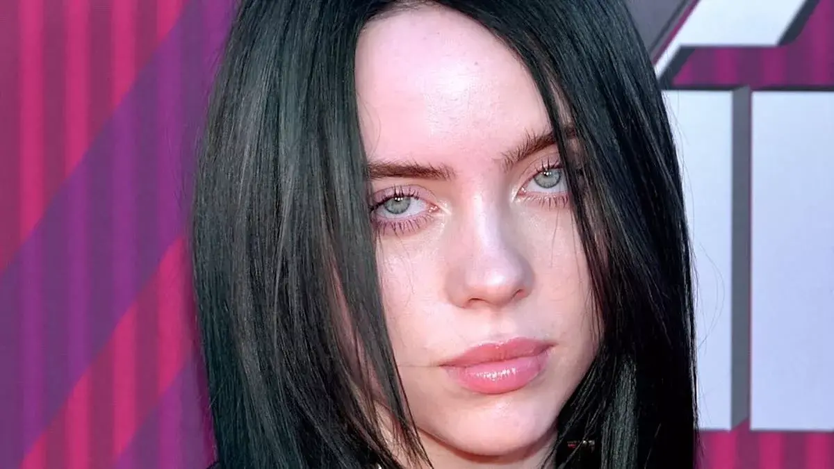 Billie Eilish fait don de 11,5 millions $ contre la faim et le changement climatique. Les réseaux s’enflamment