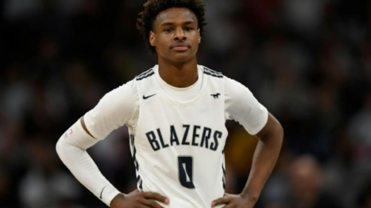 Basket: Bronny James, fils aîné de LeBron James, victime d'un arrêt cardiaque, est dans un état stable