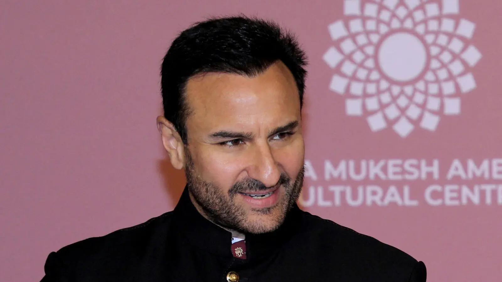 L’acteur star de Bollywood Saif Ali Khan poignardé à plusieurs reprises à son domicile