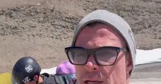 People 
                        
                                                Chris Hemsworth aux Deux-Alpes : l'acteur de Thor partage sa session de snowboard avec ses fils