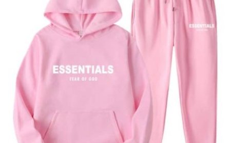 Unisex Essential Hoodie with Clean Look for Streetwear Style